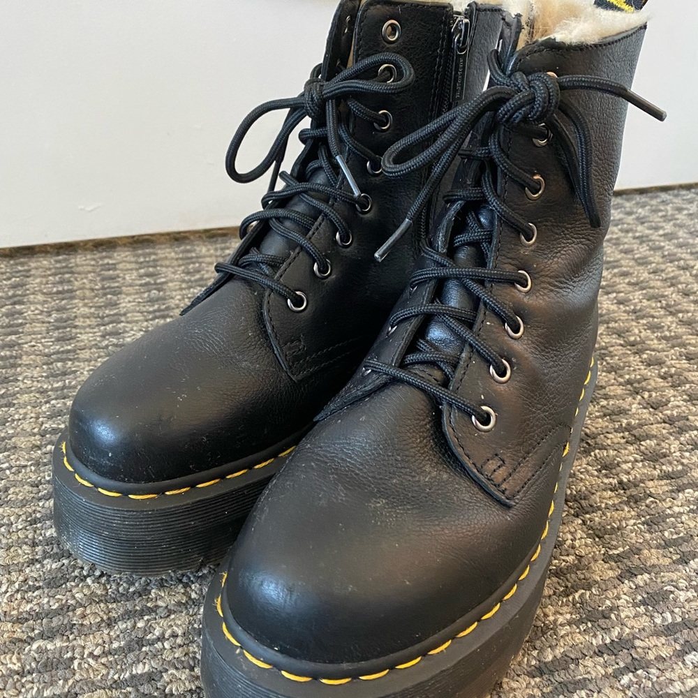 PLATFORM DR. MARTENS BOOTS SIZE 8